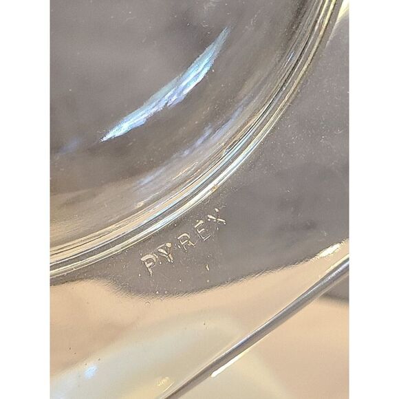 PYREX White & Black Scroll Oval DIVIDED CASSEROLE 1.5 Quart with Lid 945 C EUC - Picture 8 of 12